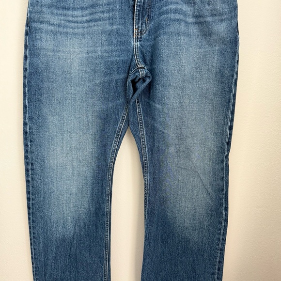 Eddie Bauer Straight Fit Jeans Medium Blue Wash Slightly Distressed W36 - Picture 3 of 16
